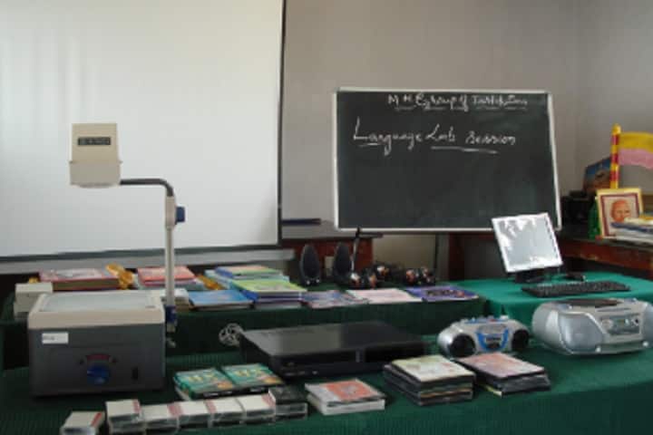 MHNational Public English School-Language Lab