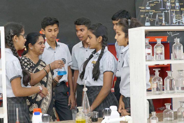 Manasarowar Pushkarini Vidyashrama-Chemistry Lab
