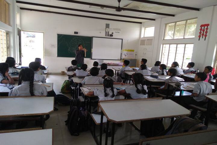 Manasarowar Pushkarini Vidyashrama-Classroom