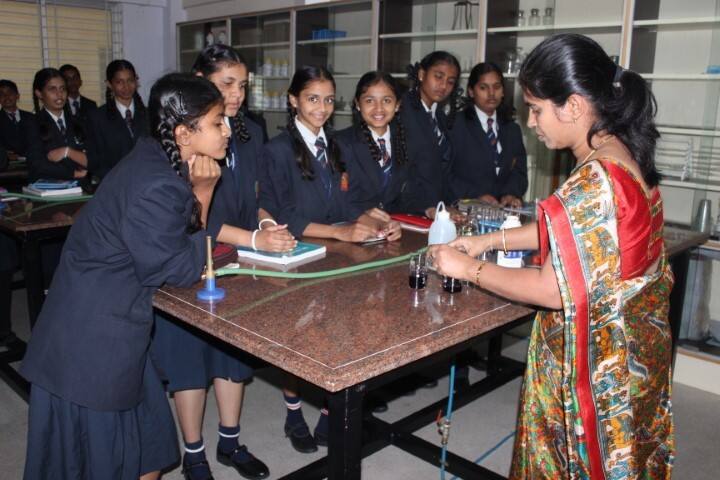 Martin Luther Public School-Chemistry Lab