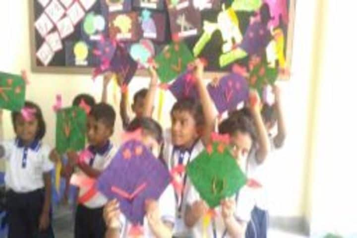 Maruthi Vidyalaya-Kite Making