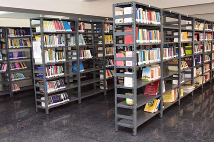 Milagres English Medium Higher Primary School-Library