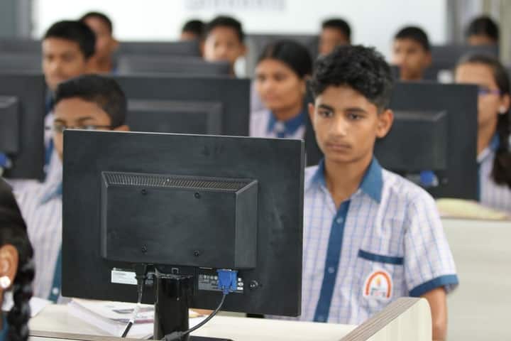 R M Shah Public School-IT-Lab