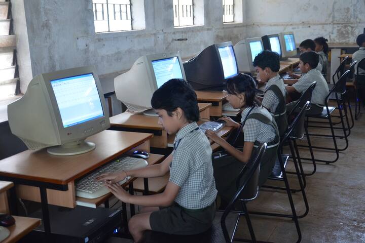 Shaikh Central School-Computer Lab