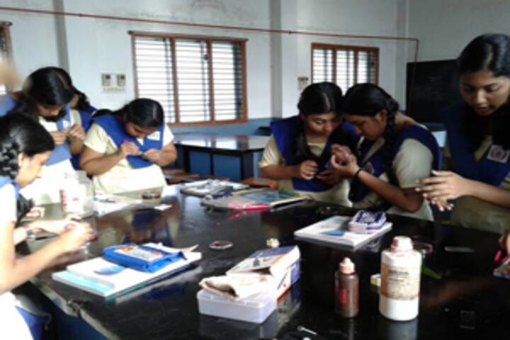 Sharada Vidyalaya-Physics-Lab