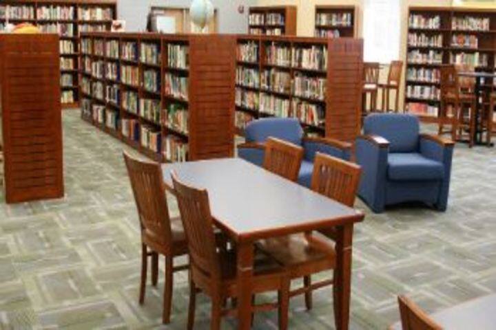 Shikshkarni Central School-Library