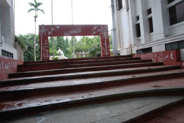 Sindhi High School-Amphitheater