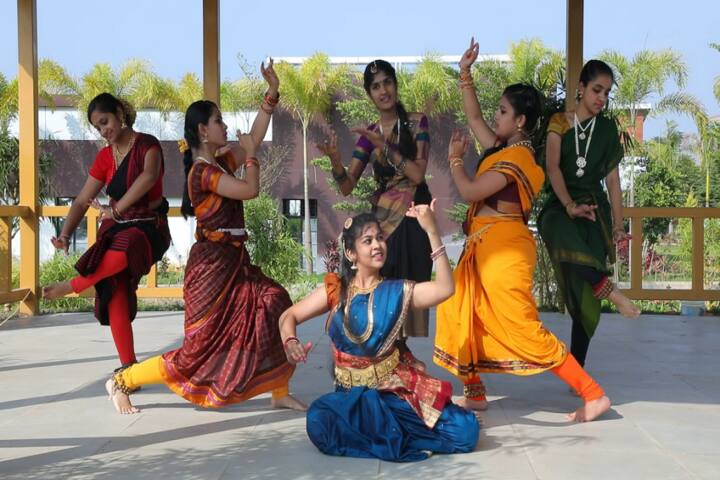 Smt Pushpa Shamanur Mahalingappa Residential School-Dance