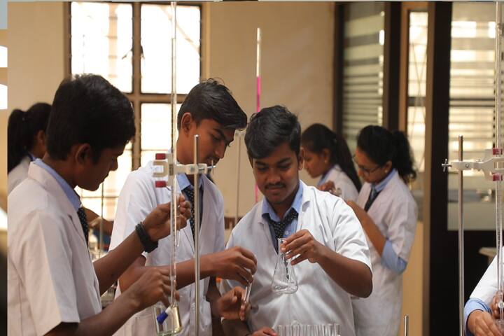 Smt Pushpa Shamanur Mahalingappa Residential School-Lab