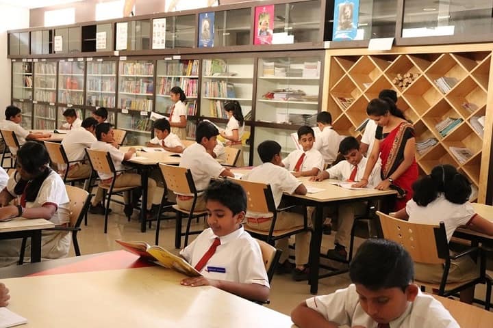 Smt Pushpa Shamanur Mahalingappa Residential School-Library