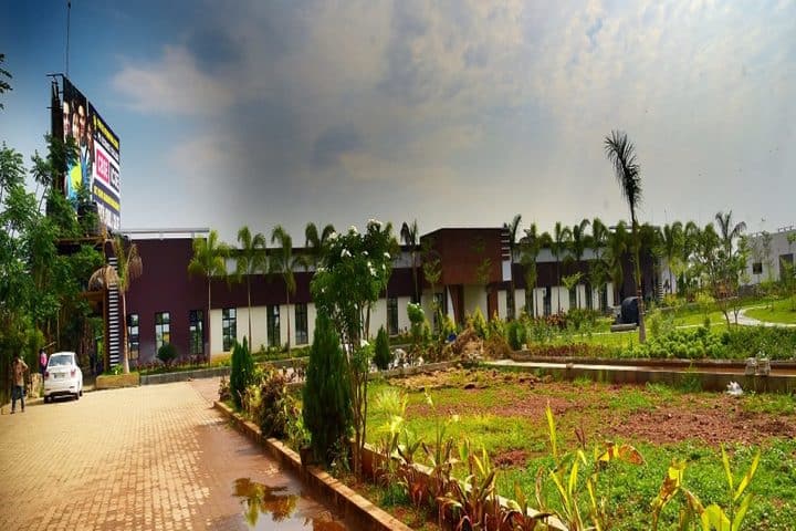 Smt Pushpa Shamanur Mahalingappa Residential School-Side-View