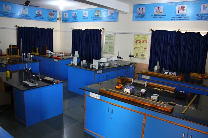 Sri Sri Ravishankar Vidya Mandir-Lab