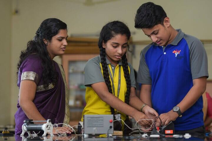 The Yenepoya School-Physics Lab