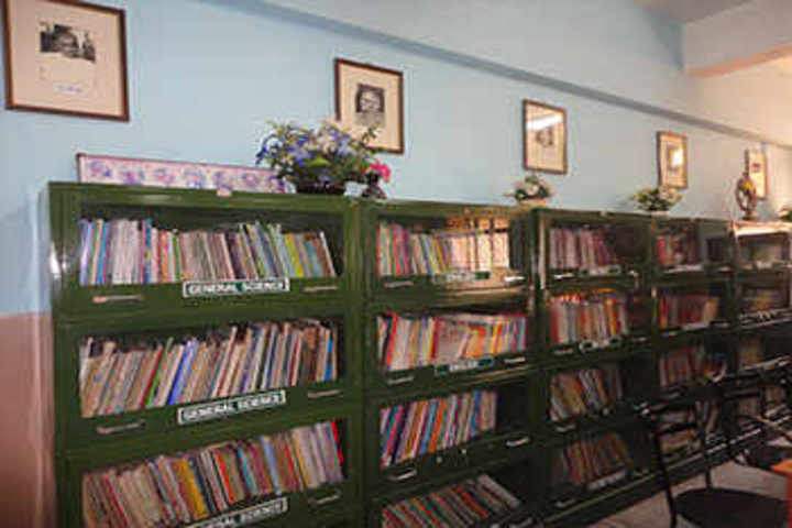 Vidya Vardhaka Sangha Gandhi Centenary English Primary School-Library