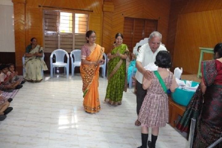 Vidya Vardhaka Sangha Gandhi Centenary English Primary School-Prize Distribution
