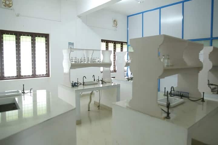 Al Falah English School-Chemistry Laboratory