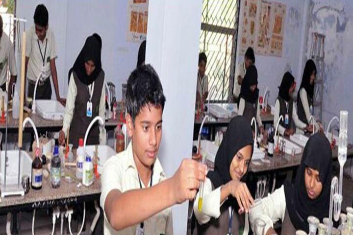 Al Huda Central School-Laboratory