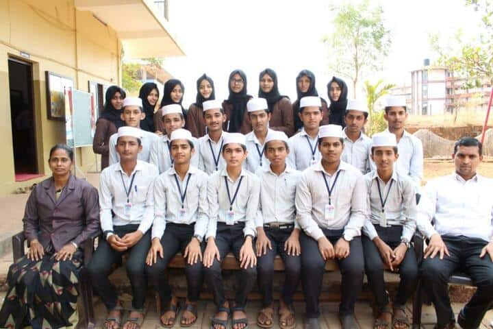 Al Maquar English Medium School-Group Photo