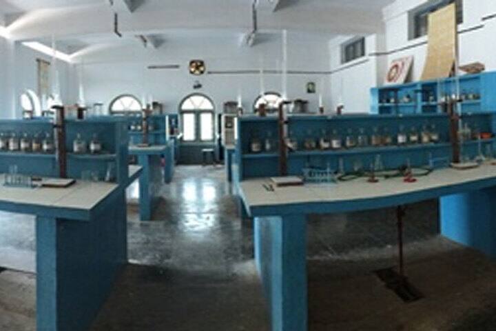 Bharatiya Vidya Bhavan School-Chemistry Lab