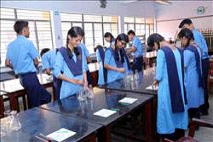 Bhavans Varuna Vidyalaya-Chemistry Lab