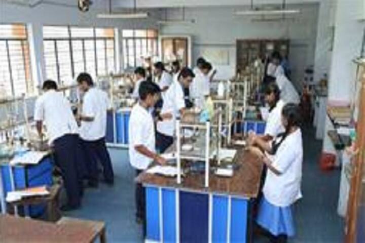 Bhavans Varuna Vidyalaya-Physics Lab