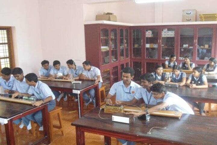 Chinmaya Vidyalaya-Physics Lab