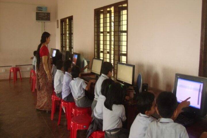 Chinmaya Vidyalaya-Computer Lab