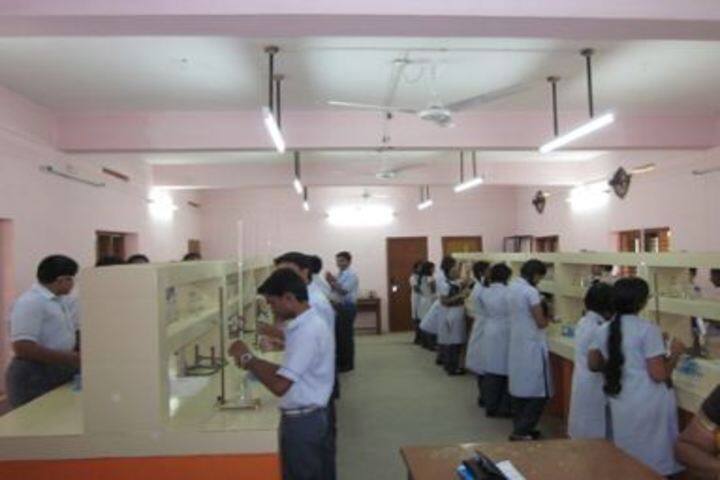 Chinmaya Vidyalaya-Chemistry Lab
