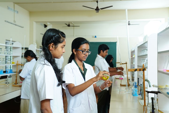 Christava Mahilalayam Public School-Lab