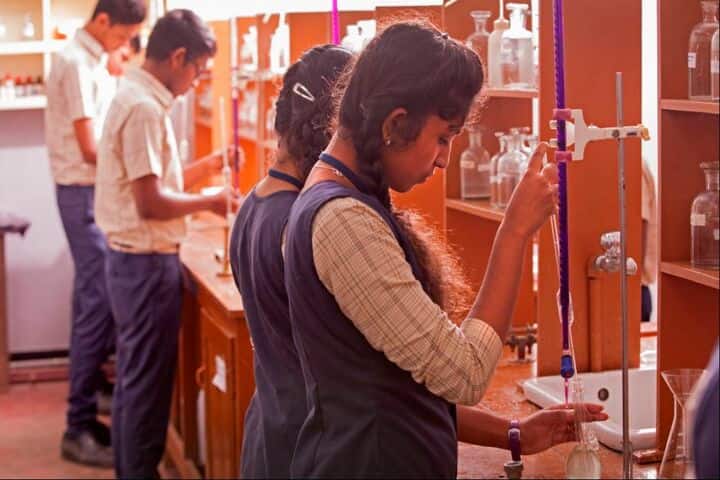 Crescent Public School-Chemistry Lab