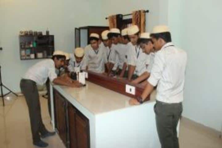 Darul Hudda Endlish Medium School-Physics Lab
