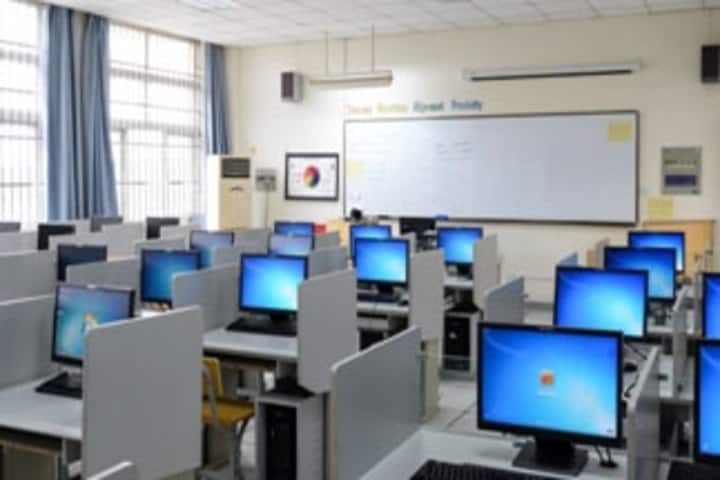Darussalam English School-Computer Lab