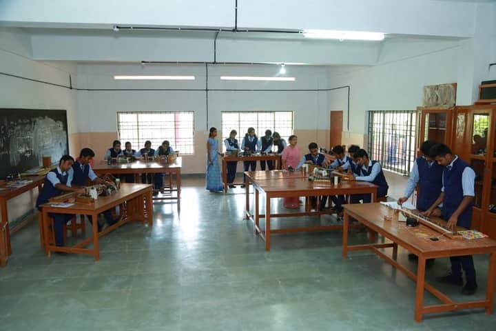 Holy Cross Convent School-Physics Lab
