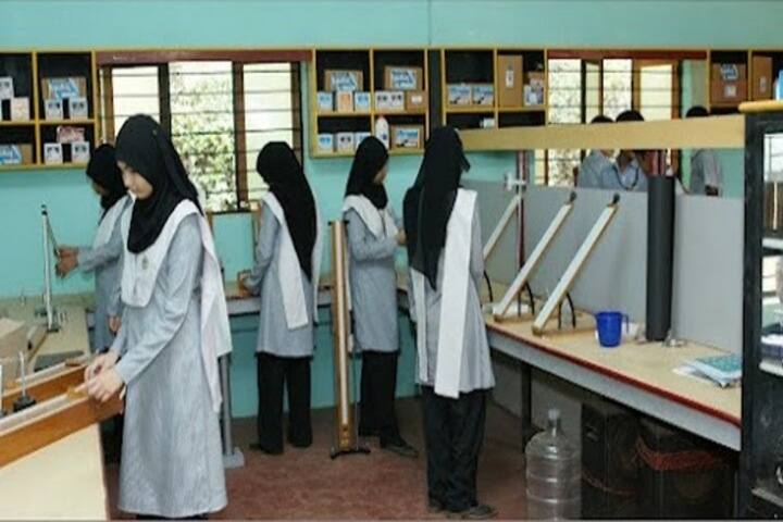 Islahi English Medium School-Physics Lab