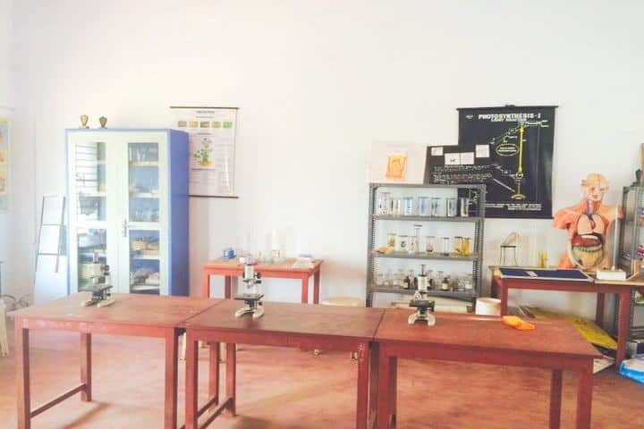 Kaoser English School-Biology Lab