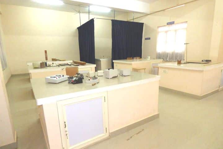 Karickam International Public School-Physics Lab