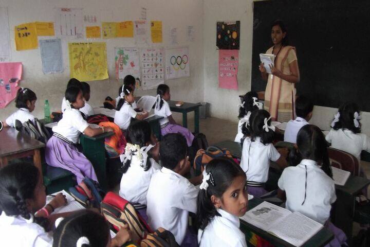 Kaviattu English Medium School-Classroom