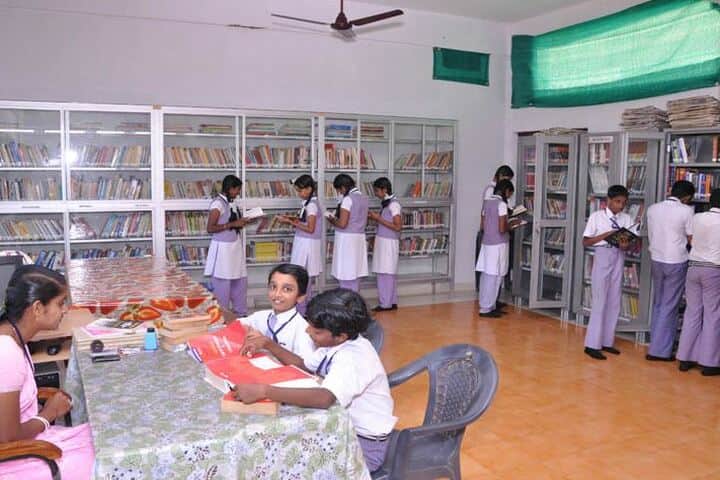 Kaviattu English Medium School-Library