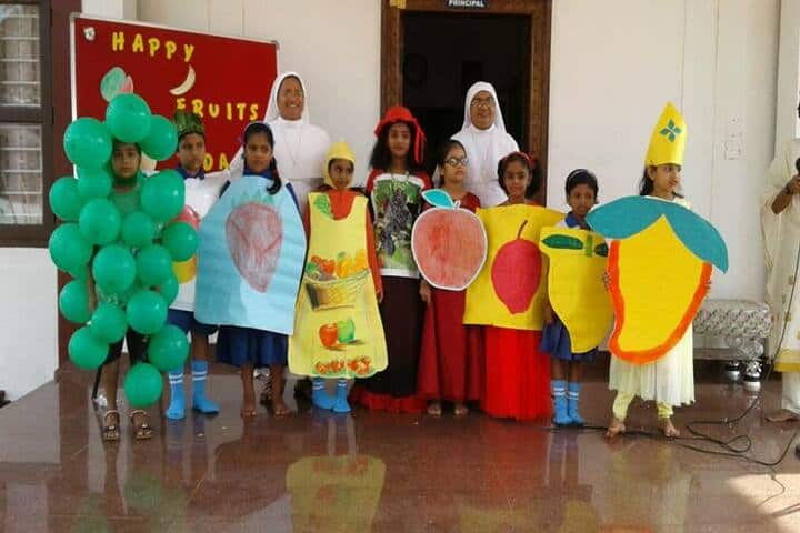 Lourdes Mata Central School-Fruits Day