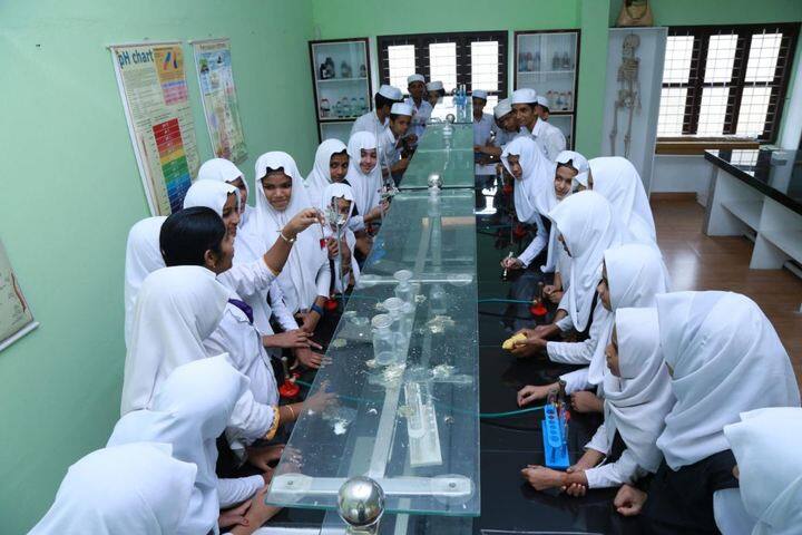 Markaz Public School-Chemistry Lab