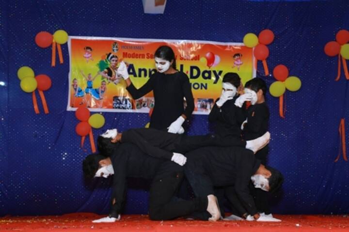 Modern English Medium School-Mono Action