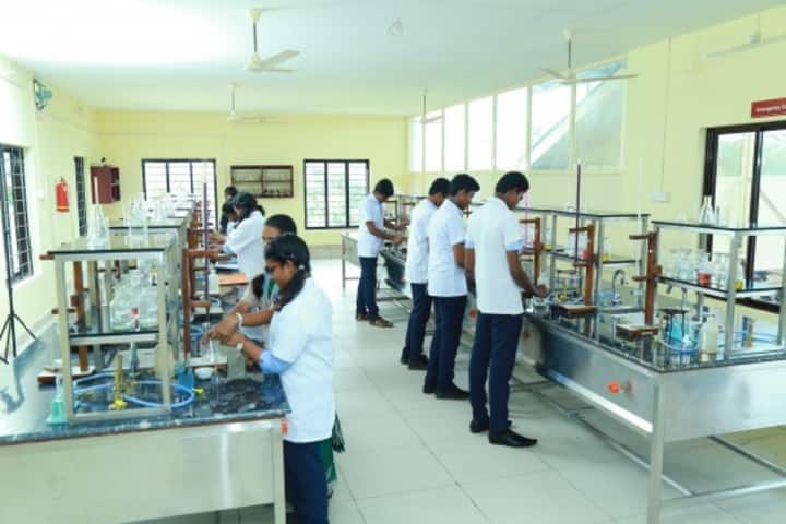 Oonianthala Eapen Memorial Public School-Chemistry Lab