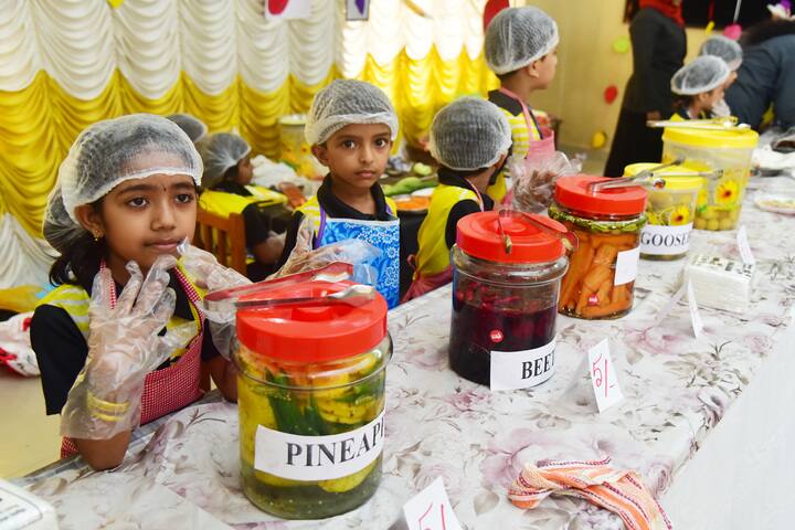 Pleasant English School-Stalls
