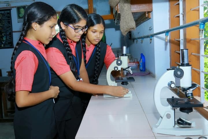 Rajashree S M Memorial School-Biology Lab