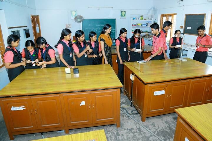 Rajashree S M Memorial School-Physics Lab