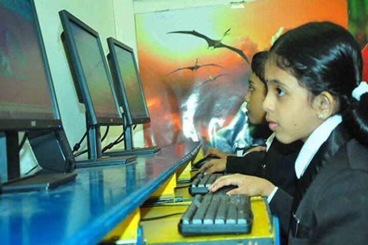 Sabarigiri English School-Computer lab