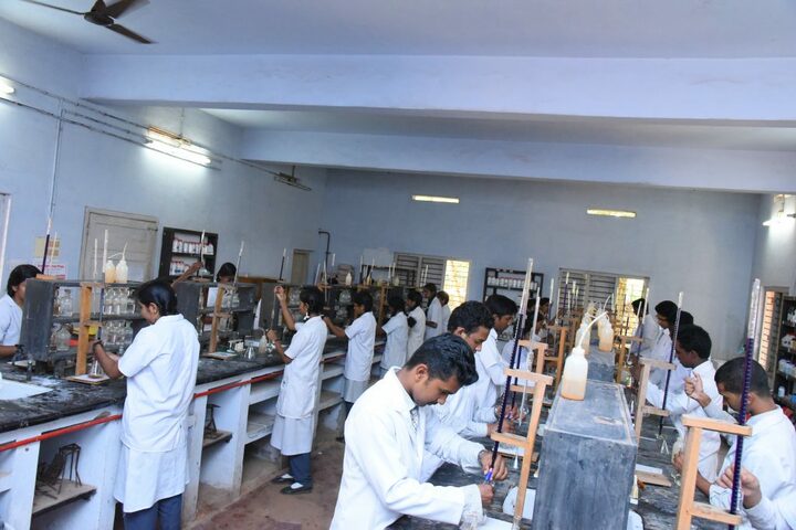 Sree Narayana Trust Central School-Chemistry Lab
