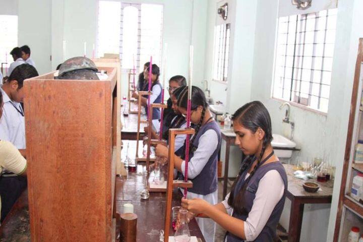 Sree Narayana Vidyapeetam Public School-Chemistry Lab