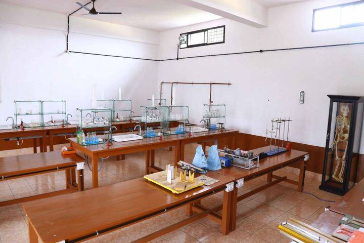 Sree Ramakrishna Vidyanikethan Public School-Biology Lab